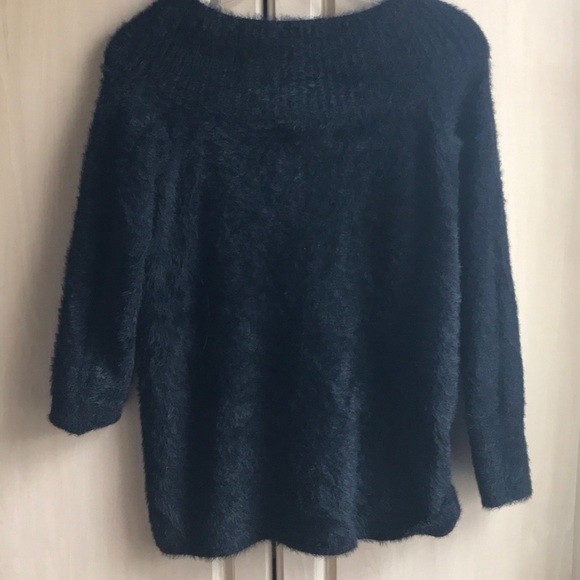 Petite fuzzy tunic off the shoulder sweater XSP - Picture 5 of 7